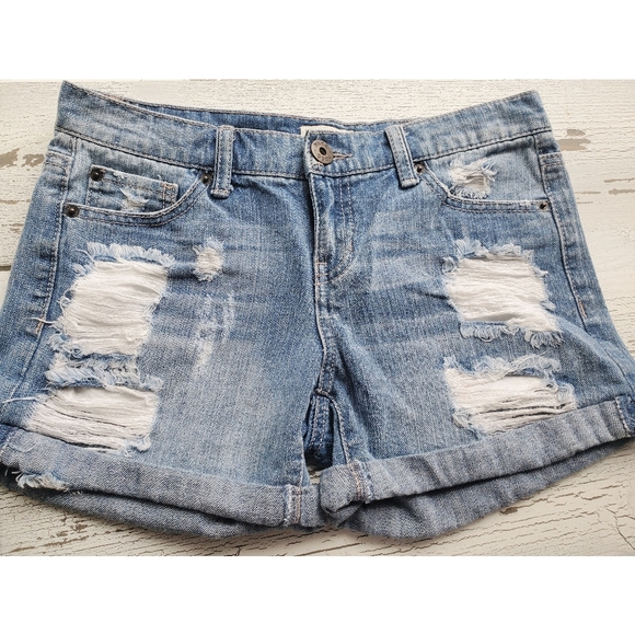 Mudd Distressed Denim Jean Shorts Size 3 Like New - Picture 1 of 4